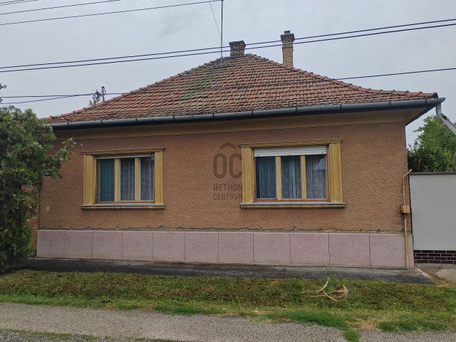 Eladó családi ház, Cegléden 39.5 M Ft, 3 szobás