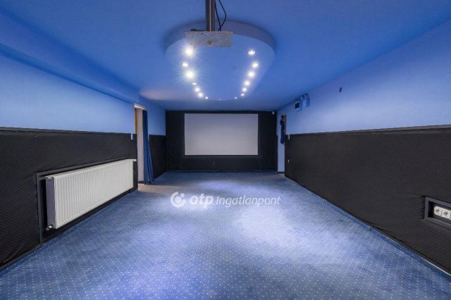 Eladó családi ház, Debrecenben 450 M Ft, 9+4 szobás