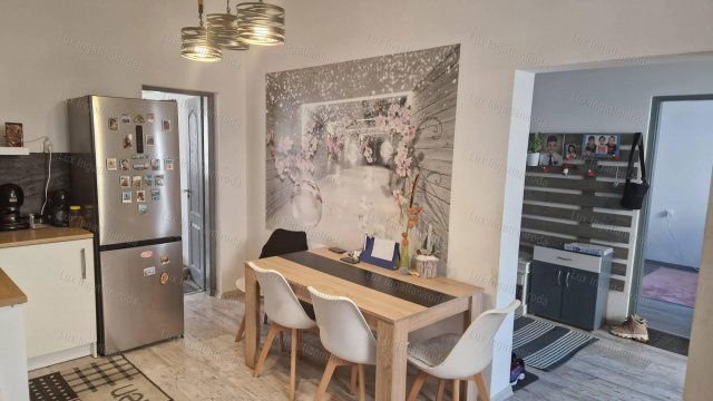 Eladó családi ház, Esztergomban 90 M Ft, 4+1 szobás