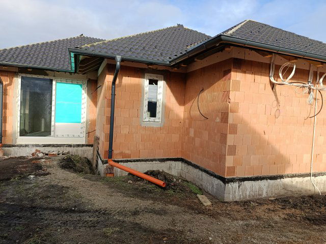 Eladó családi ház, Harkán 94.9 M Ft, 4 szobás