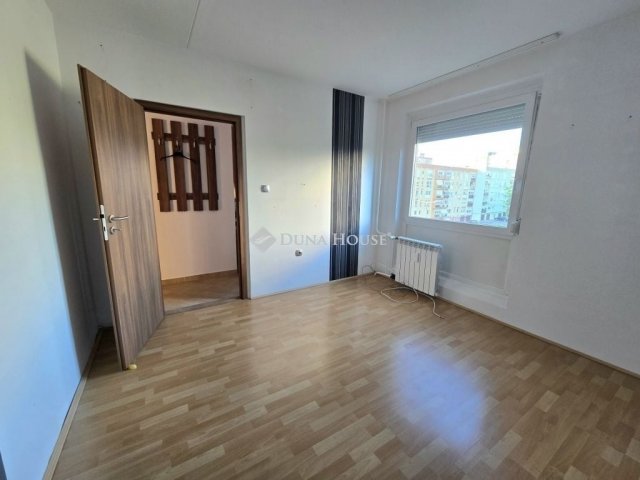 Eladó panellakás, Pécsett 52 M Ft, 2 szobás