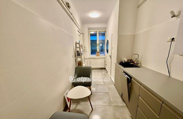 Eladó téglalakás, Budapesten, V. kerületben 95 M Ft, 1 szobás