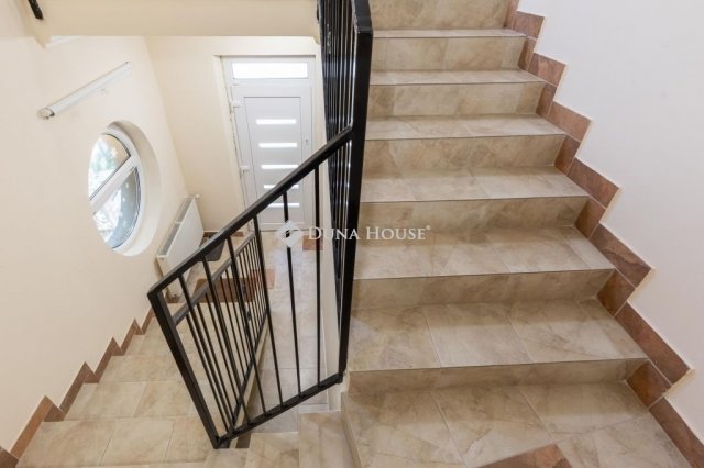 Eladó családi ház, Budapesten, XVI. kerületben 220 M Ft