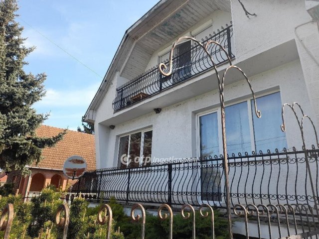 Eladó családi ház, Záhonyon 39.9 M Ft, 4+1 szobás