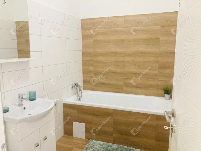 Eladó téglalakás, Tatabányán 0.18 M Ft, 3 szobás