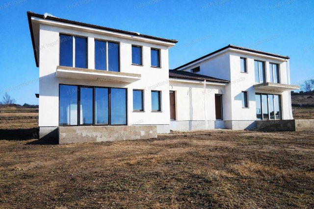 Eladó ikerház, Fóton 144.5 M Ft, 5 szobás / költözzbe.hu