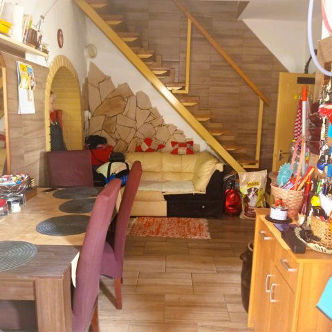 Eladó családi ház, Egerben 94.9 M Ft, 7 szobás