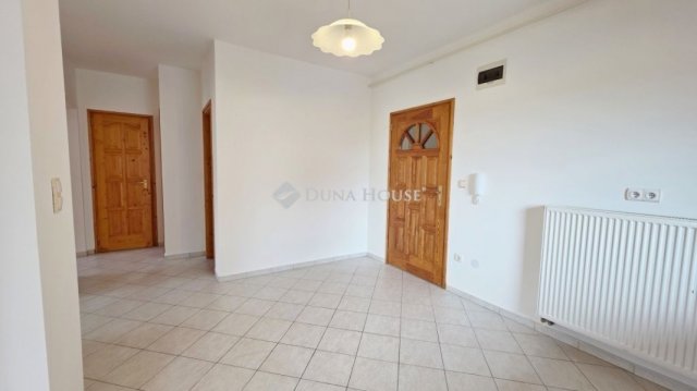 Kiadó téglalakás, albérlet, Sárváron 180 E Ft / hó, 3 szobás