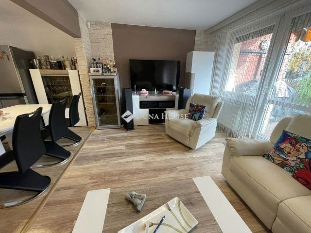 Eladó sorház, Budapesten, XV. kerületben 170 M Ft, 5 szobás