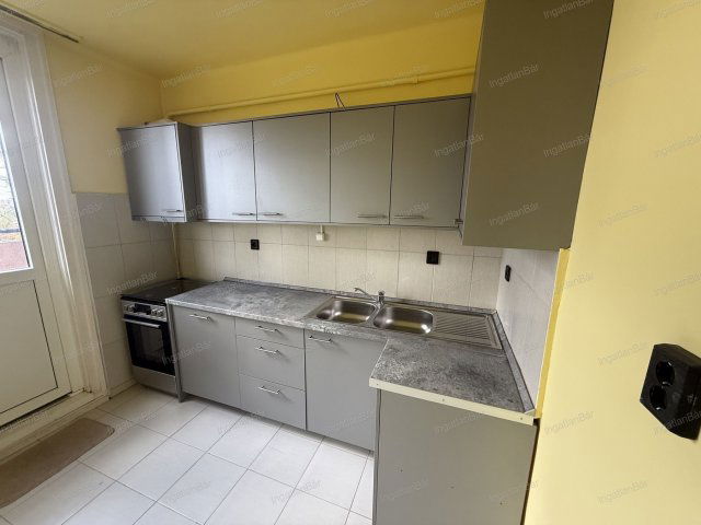 Eladó panellakás, Debrecenben 76 M Ft, 2+2 szobás