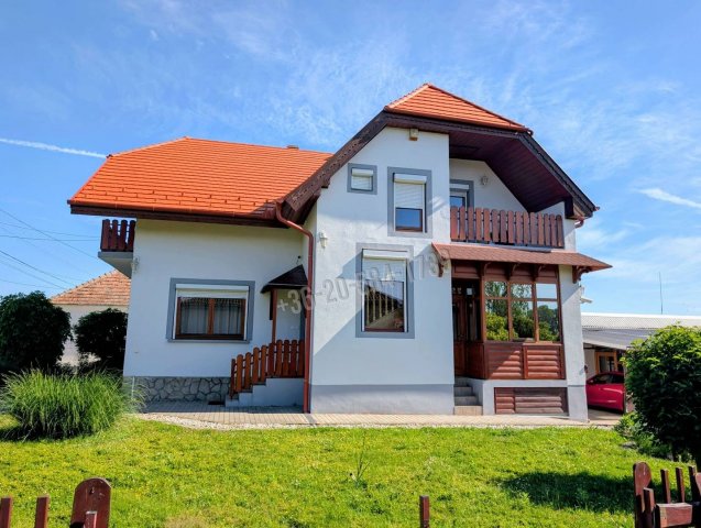 Eladó családi ház, Zalaapátin 169 M Ft, 6 szobás
