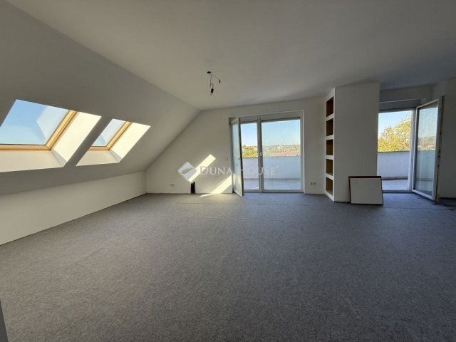Eladó téglalakás, Érden 134.9 M Ft, 6 szobás