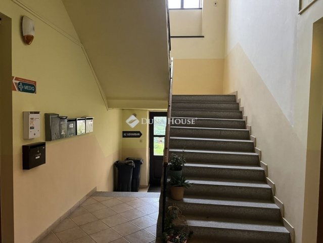 Eladó téglalakás, Pécsett 88.8 M Ft, 3 szobás