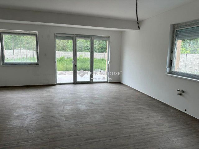 Eladó ikerház, Gödön 115 M Ft, 5 szobás / költözzbe.hu