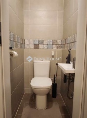 Eladó téglalakás, Pécsett 99 M Ft, 5 szobás