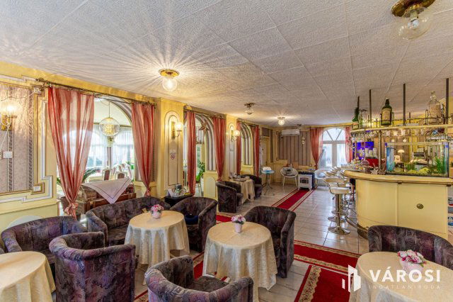Eladó hotel, Kiskunfélegyházán 450 M Ft, 16 szobás