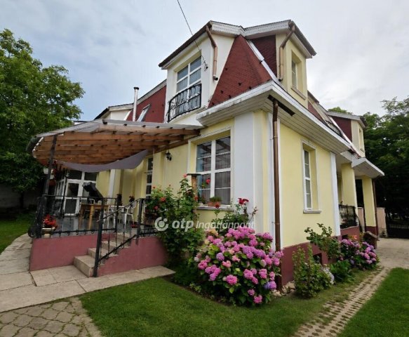 Eladó családi ház, Miskolcon 240 M Ft, 6+1 szobás