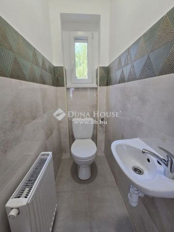 Eladó téglalakás, Pécsett 69.9 M Ft, 3 szobás