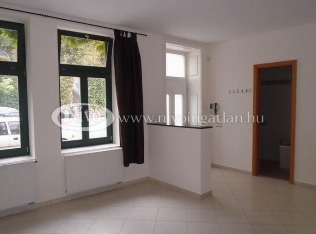 Eladó téglalakás, Veszprémben 74 M Ft, 2 szobás