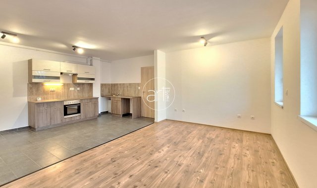 Kiadó téglalakás, albérlet, Szegeden, Remény utcában, 3 szobás