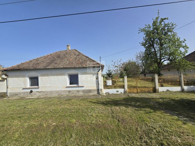Eladó családi ház, Madarason 5.5 M Ft, 2 szobás
