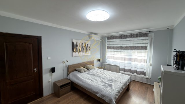 Eladó panellakás, Pécsett, Uitz Béla utcában 39.9 M Ft