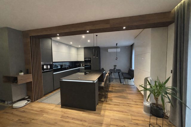 Eladó családi ház, Szombathelyen 175 M Ft, 1+3 szobás