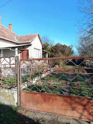 Eladó családi ház, Zsákán 15 M Ft, 3 szobás