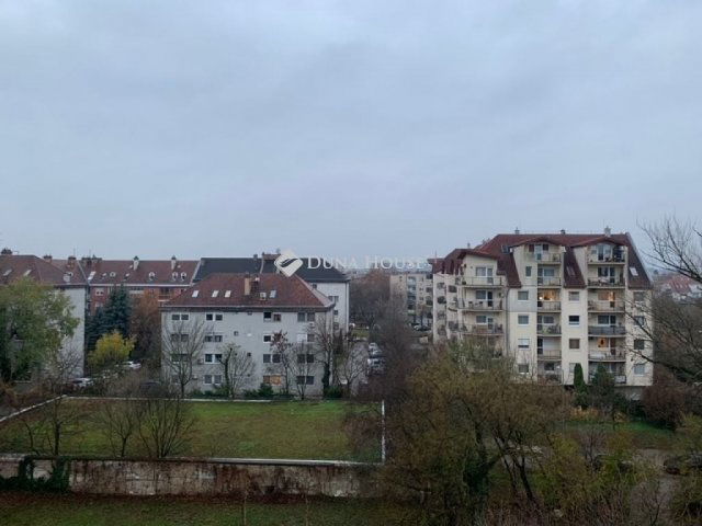 Eladó téglalakás, Budapesten, XIV. kerületben 168 M Ft, 4 szobás