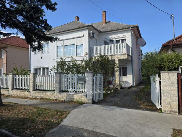 Eladó családi ház, Hajdúszoboszlón 85.9 M Ft, 8 szobás