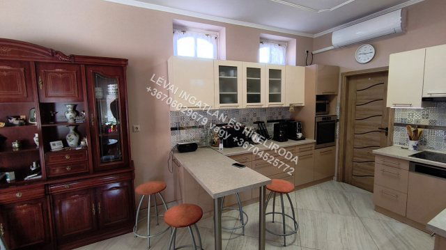 Eladó családi ház, Békéscsabán 136 M Ft, 6 szobás