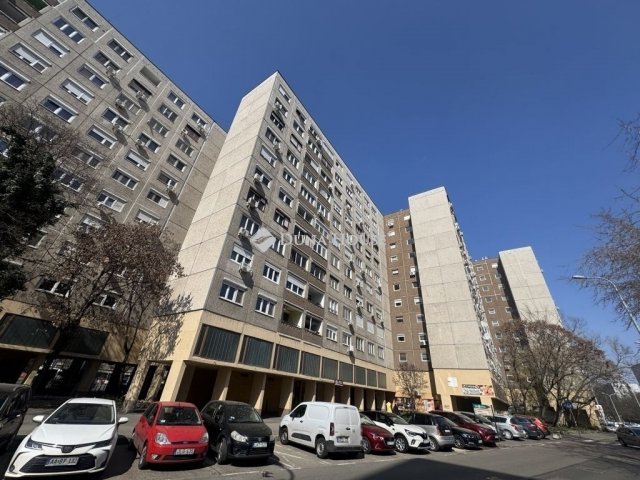 Eladó panellakás, Budapesten, III. kerületben 76.99 M Ft