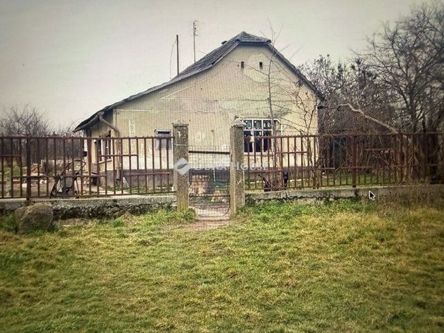 Eladó családi ház, Perkátán 10 M Ft, 1 szobás