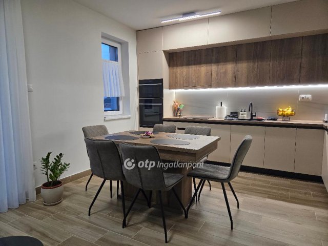 Kiadó téglalakás, albérlet, Debrecenben 400 E Ft / hó