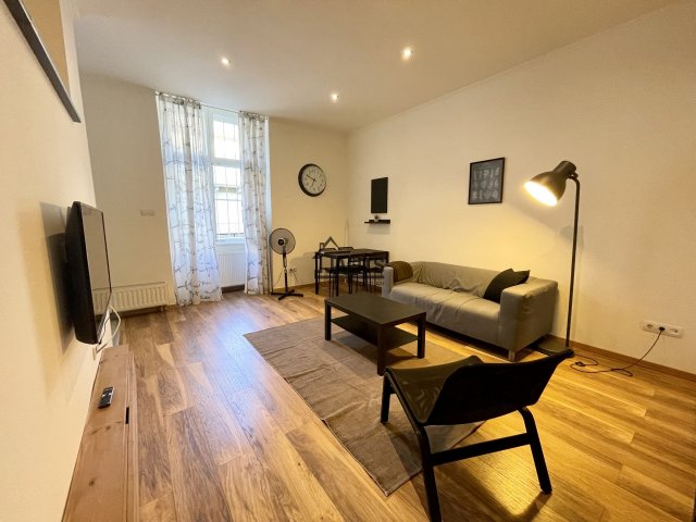 Kiadó téglalakás, albérlet, V. kerületben, Október 6. utcában