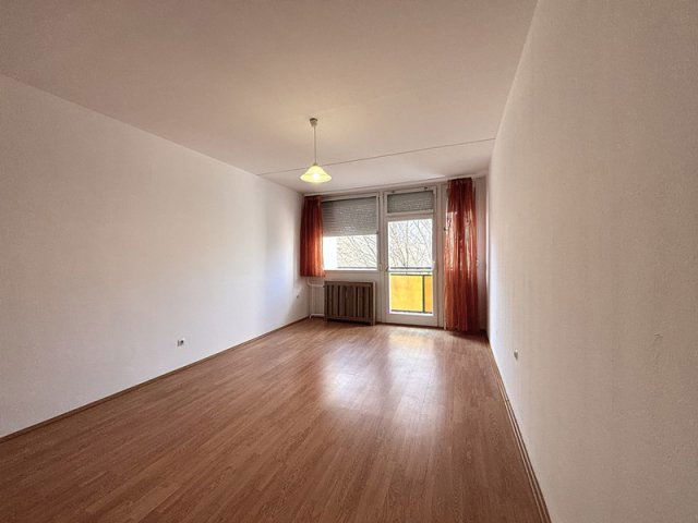 Kiadó panellakás, albérlet, Pécsett 130 E Ft / hó, 2 szobás