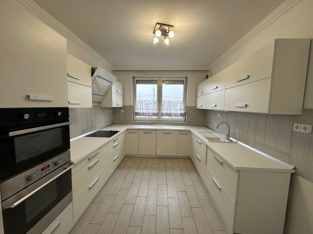 Eladó családi ház, Debrecenben 280 M Ft, 9 szobás