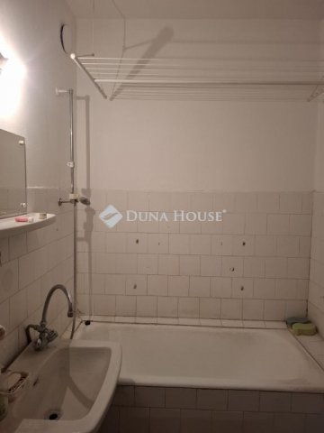 Eladó panellakás, Szekszárdon, Wesselényi utcában 32.5 M Ft