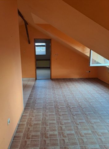 Eladó téglalakás, Komlón 14.9 M Ft, 3 szobás