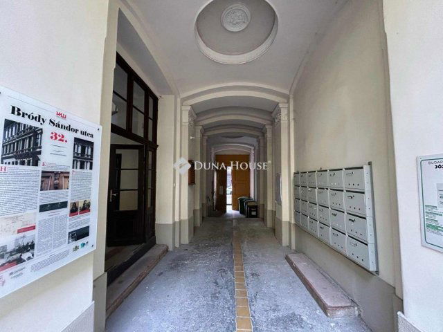 Eladó téglalakás, Budapesten, VIII. kerületben 72.5 M Ft