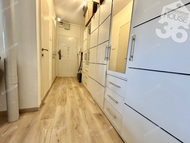 Eladó panellakás, Kecskeméten 54 M Ft, 3 szobás