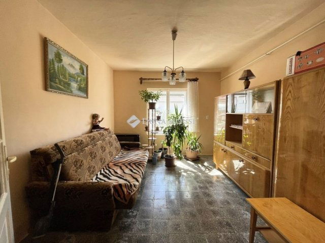 Eladó családi ház, Szegeden 73.5 M Ft, 4 szobás