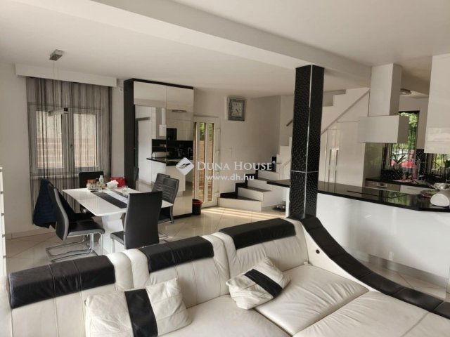 Eladó családi ház, Dunakeszin 118 M Ft, 3+1 szobás