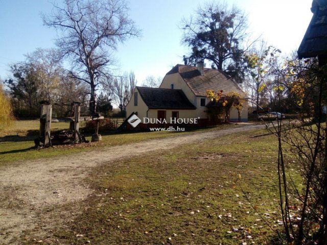 Eladó családi ház, Tatabányán 140 M Ft, 5 szobás