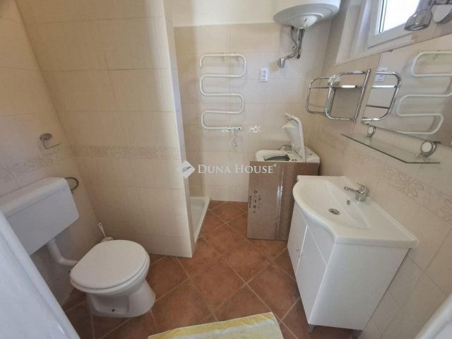 Eladó családi ház, Vecsésen 79.5 M Ft, 5 szobás