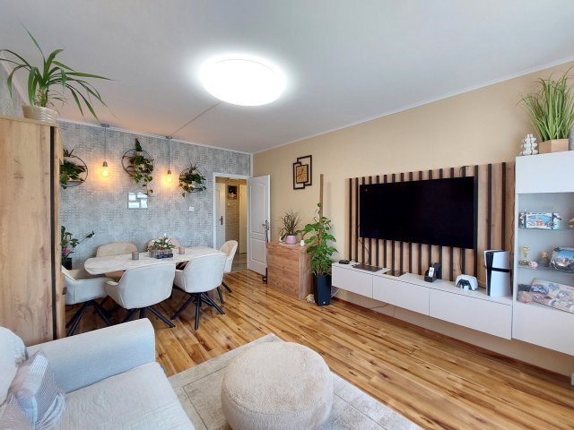 Eladó panellakás, Szegeden, Csongrádi sugárúton 59.9 M Ft