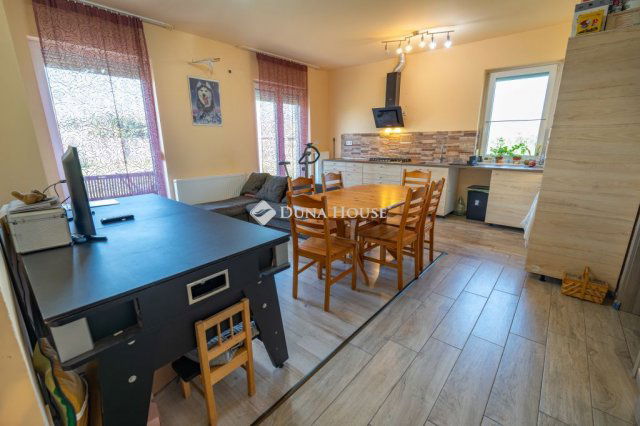 Eladó ikerház, Győrött 134.9 M Ft, 6 szobás