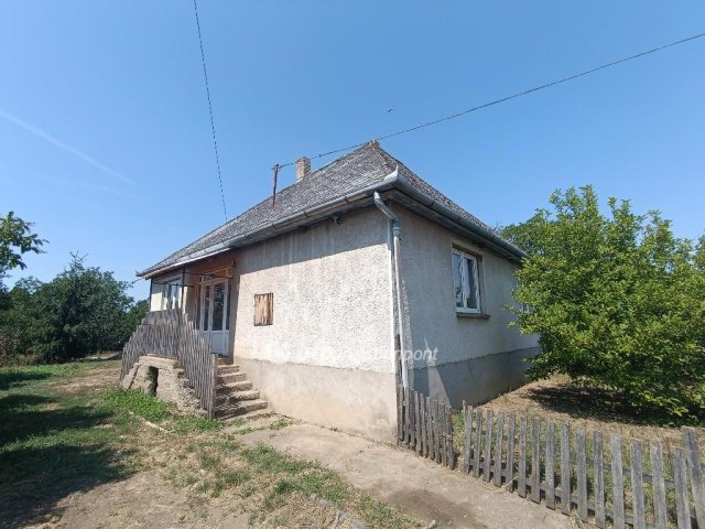 Eladó családi ház, Tiszacsermelyen 9.5 M Ft, 3 szobás