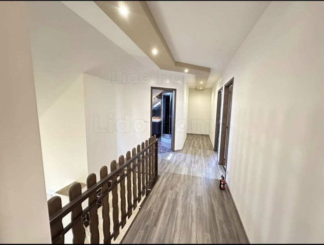 Eladó családi ház, Győrújbaráton 110 M Ft, 11 szobás