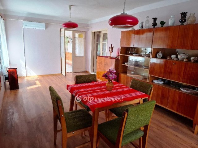 Eladó családi ház, Békéscsabán 28 M Ft, 2 szobás